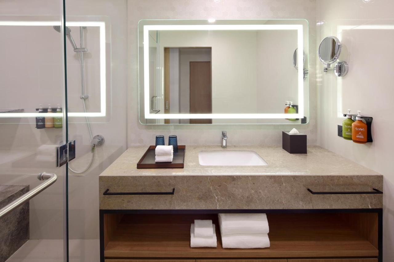 Holiday Inn Cebu City By Ihg Экстерьер фото
