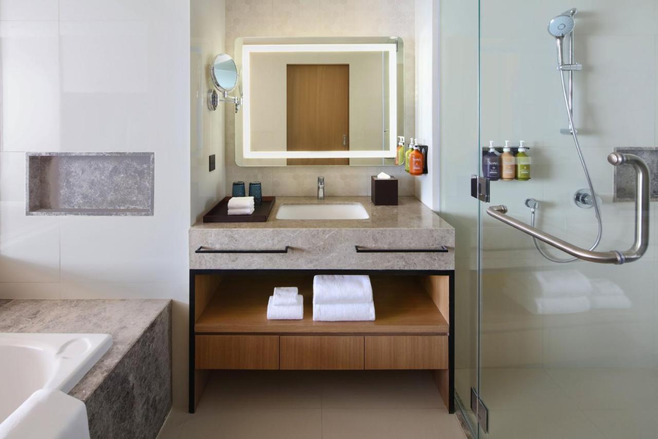 Holiday Inn Cebu City By Ihg Экстерьер фото